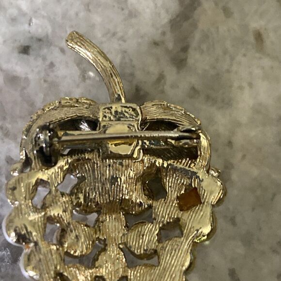 Crown Trifari Grape Cluster Brooch Pin Faux Pearls - Picture 4 of 6